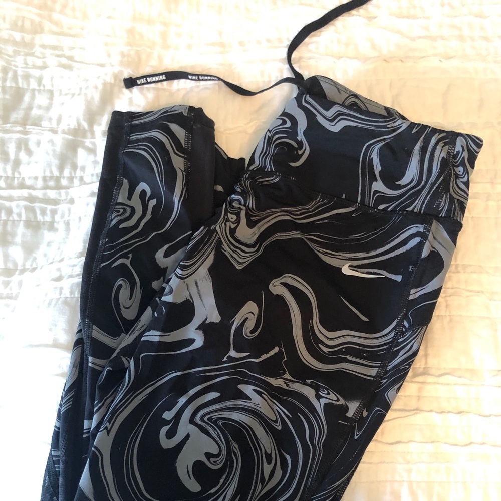 Nike leggings LIKE NEW